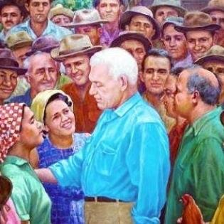 Muero todas las noches y resucito en las mañanas. Contra el poder por la paz es mi canto. No reconozco autoridad sobre mi a no ser la alegria y la libertad.
