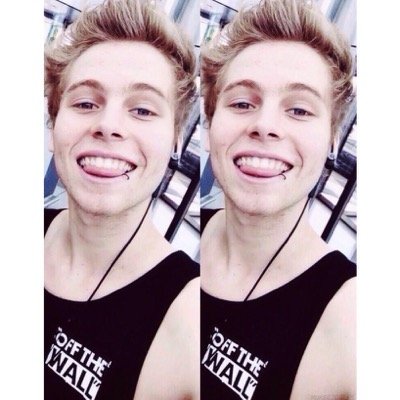 Because i gave you a free follow, could you please follow @cliffordnxrry for me? Just ask for a follow back xx thanks