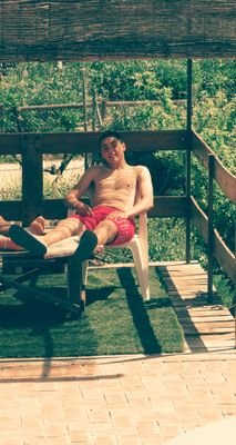 Viviendo la vida, aprovechando cada segundo y sonrriendo ante todo desde 1997. Enamorado de esa cosa con cuatro patas que lleva dos años ya en mi vida.