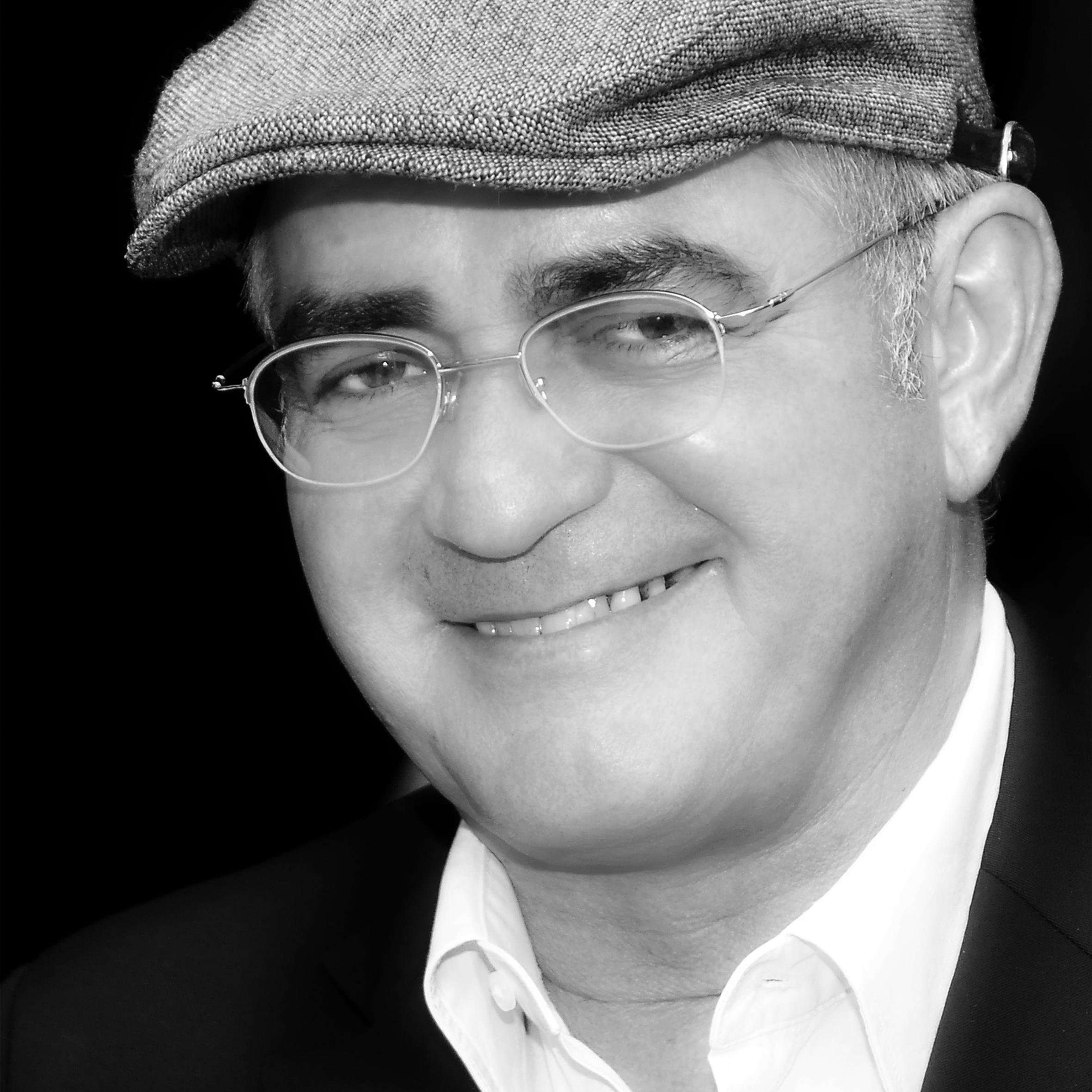Escritor, fotógrafo. Presidente de la Fototeca de Barquisimeto