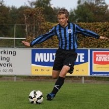 Drum, tennis en voetbal

CHECK DIT FILMPJE