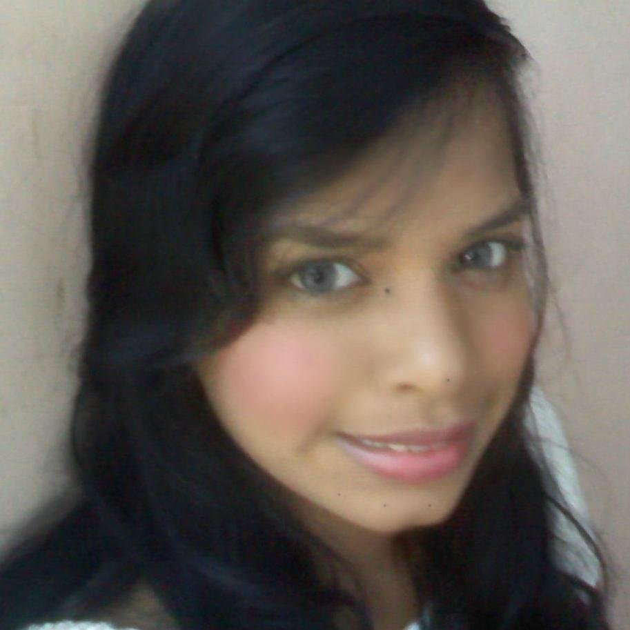 Buenoo Siigo
Mii Nombre es:  .Hay arriba Lo Diice =.=´
Edad: Soy una bebe*-*

Bueno Soy Una Chiica Super*-*

DIVERTIDA*-*
CARIÑOSA*-*
ALEGRE*-*