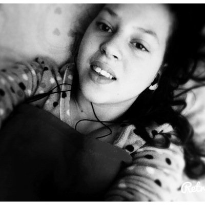 im 15 years old, i love the vamps and one direction follow me i follow back x