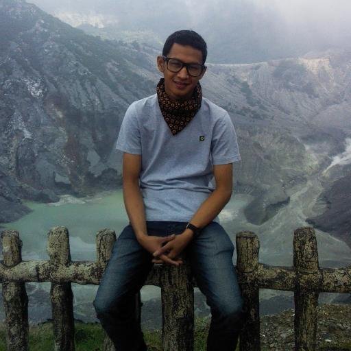 deniys96's profile picture. Tiada satu karenapun yang
membuatku mencintaimu,
kecuali satu... karena Tuhan
mengijinkannya...