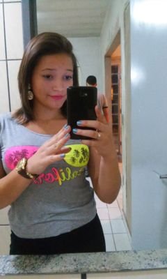 niver: 24/11  adoro musicas sertanejas.. tenho 15 anos.. Goiânia WhatsApp:(62) 92593292