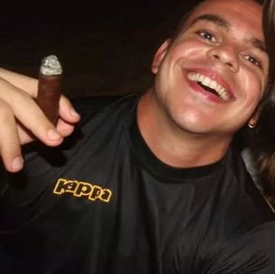 thiagodaniel8's profile picture. Ermitão do insólito, poeta da dúvida. Frio e calculista? Que nada! Quente e letrista._🖋️