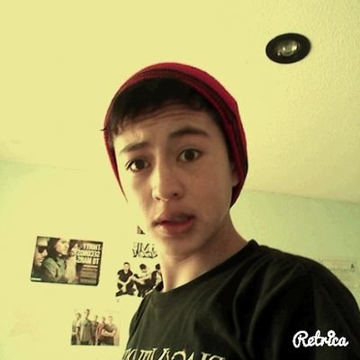 sigueme, te sigo... amo el futbol3, al igual q el skater, tocar la guitarra, dibuja y practicar parkour....¡Que esperas! followme xD