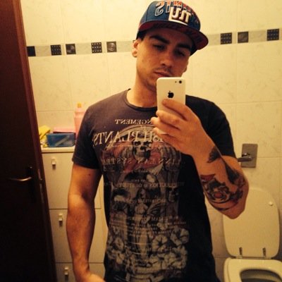 riccardostrong's profile picture. 