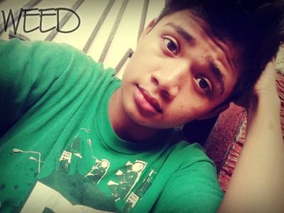 Facebook: Hey el Jonathan (: Agregen