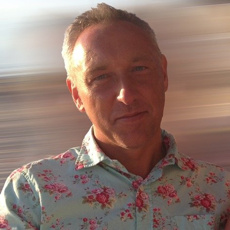 Brand & Strategy Consultant. Parce qu’une stratégie de branding efficace permet à votre entreprise d’être plus performante