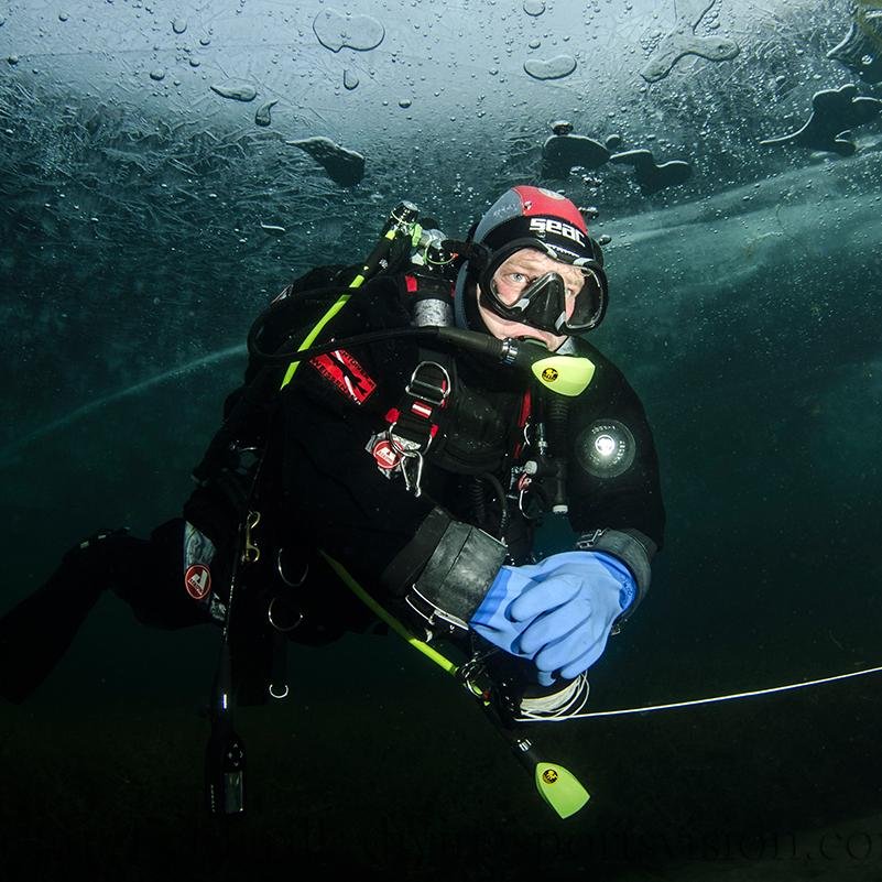 Eis_Tauchen's profile picture. this is the real #icediving! 930m altitude, uner the up to 50cm thick ice inmid a nature parc. courses - user & instructor during the whole season