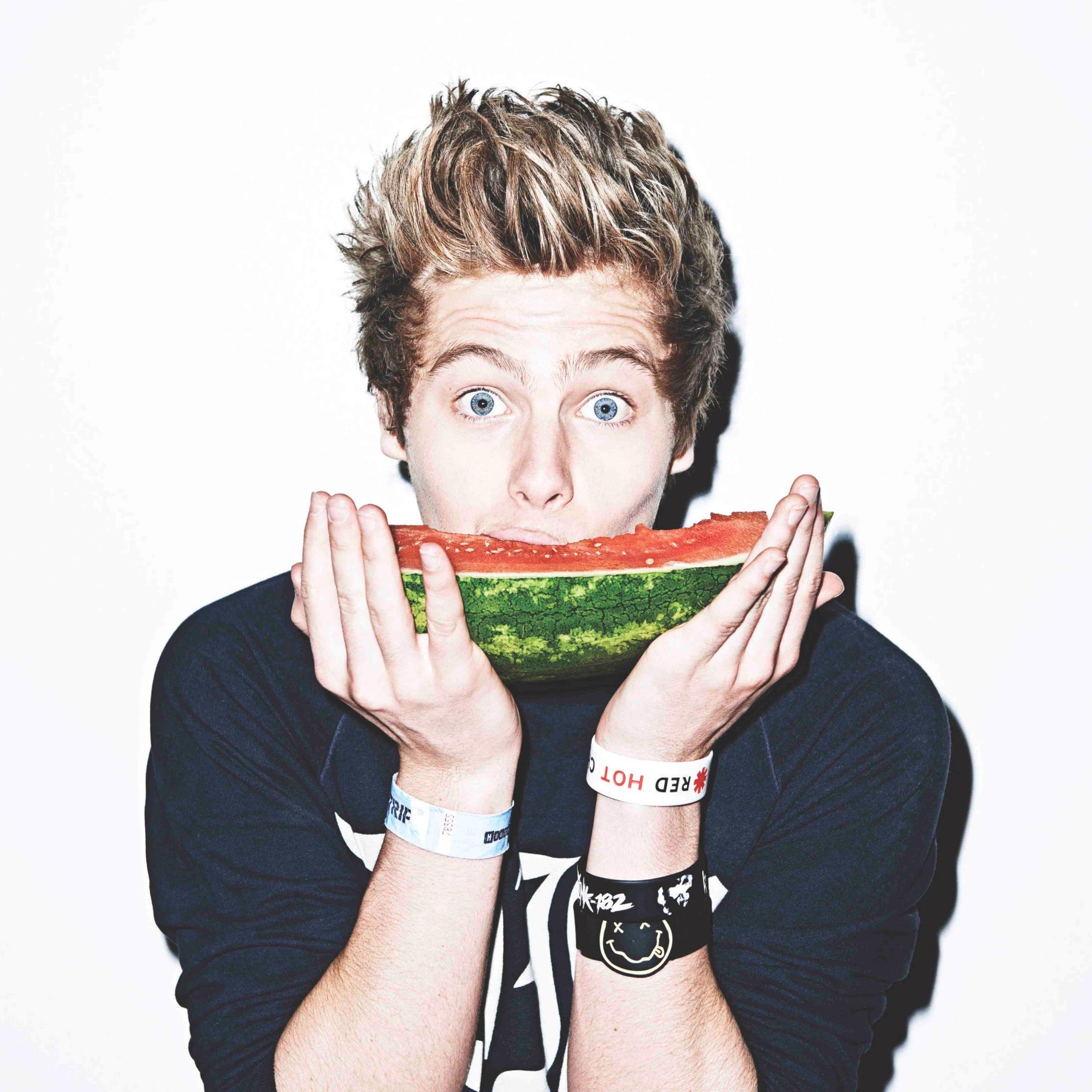 5SOS | Pizza l Belgium Living l follow back