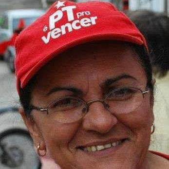 LL_lobo's profile picture. Filha de Julio e Anita, mãe de Danilo, Vitor e Larissa. Gente, socialista, libertária, petista, insurgente e agitadora política.Jornalista diplomada pela UFBa,