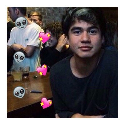 cute gifs and vines of the cutest person alive // @halcyonxemma // my vine acc: insomniac calum