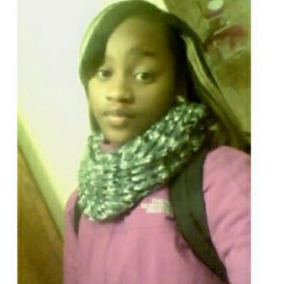 Ima RED BONE :-* Im cute funny an  athletic an smart  Add me on kik @Pinkkyy__16 Follow me on Instagram @Anqelica_
