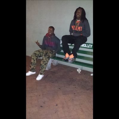 QUILyourself's profile picture. Instagram: QUILyourself