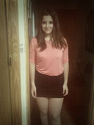 15.Si no vas a amar a sus demonios no intentes sacarla del infierno.No todo es un cuento de hadas. Vive y deja vivir.