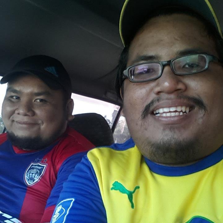Bakal jenazah... Open Minded.... Peminat Ustaz Azhar Idrus.. Peminat Barcelona... 

(^_______^)