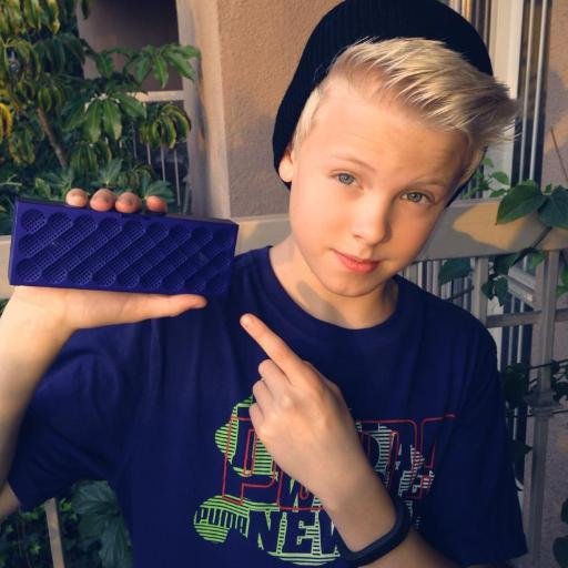 AM FAN OF CARSON LUEDERS, LIKE BAND ROCK AND POP is LOVE GOD FIRST EN PLACE!!