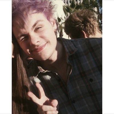 hi babe, this is a free follow from @crimsonlwt ! please follow me back on there (: