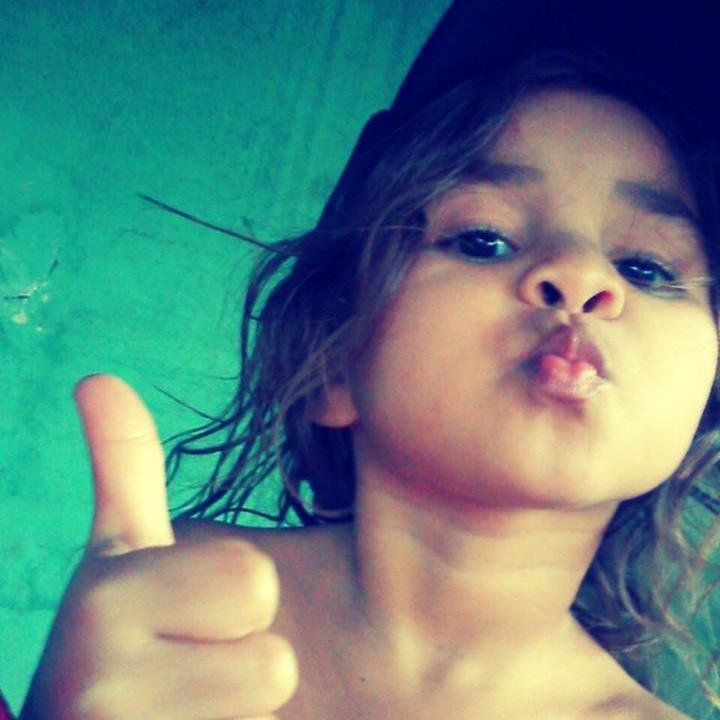 E se eu fosse esse alguém quase perfeito
Será que a vida estaria do mesmo jeito?
Ou mudaria totalmente seus conceitos e me amaria..