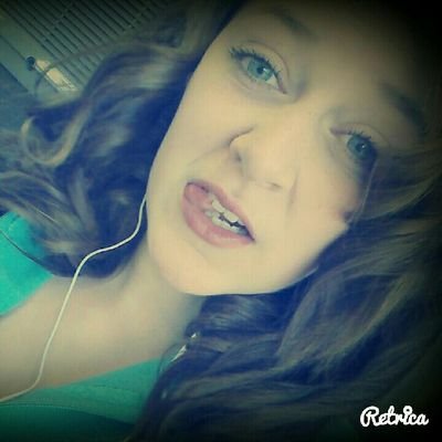 single, live life one day at a time, im shy at first but once u get to know me im not :)