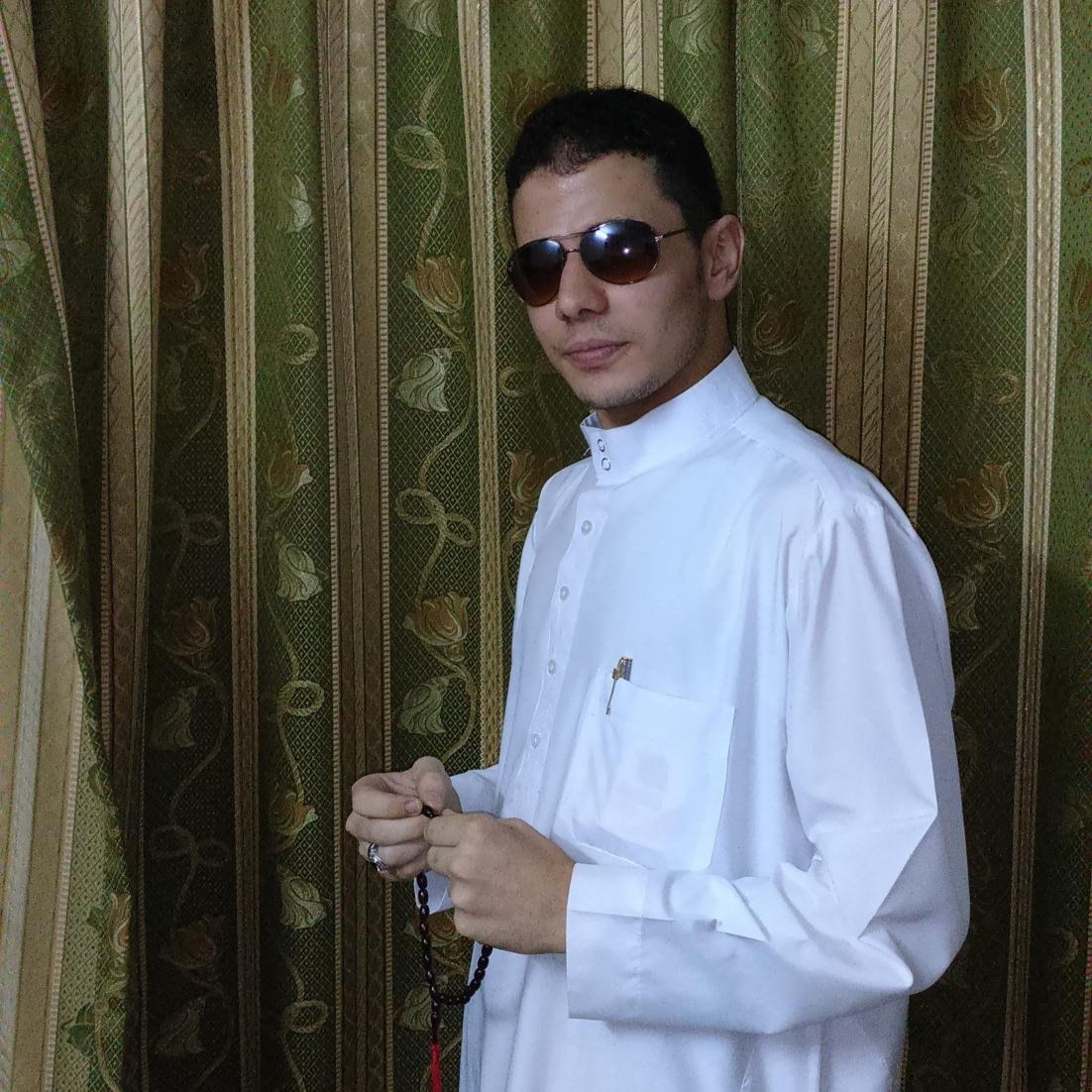 الطموح هو الوهم الوحيد الذي يجعل المرء يعتقد أنّ لا وجود لكلمة مستحيل