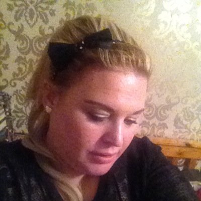 Christian, wife, mother, medical student, make up addict, singer and vintage enthusiast