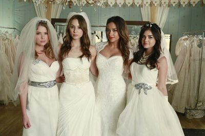 Hey, Nouveau compte sur PLL. J'organise des jeux comme des quizz, des who sait it et d'autres. Je recherches des admin, si vous êtes intéressé demandez un fback