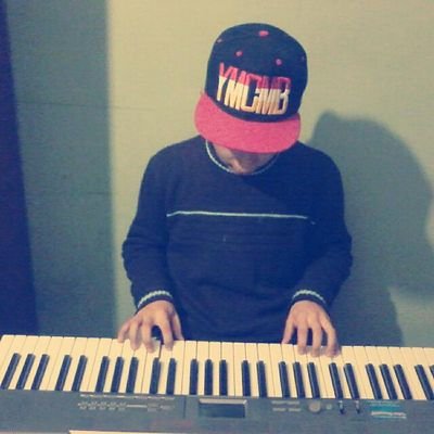 17. #Capricornio || Fanático del Club Atlético Boca Juniors♥ || Tecladista ♪ || Futbolista♥ || Adicto a la Música ♪ || Wsp: 3413466636