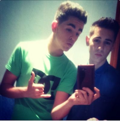 15// *Si A es el éxito en la vida, entonces A = X + Y + Z. Donde X es trabajo, Y es placer y Z es mantener la boca cerrada//* Dos Hermanas