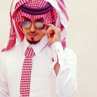 ‏عندما يرمون التراب فوق من تحب
بعد ان يغادر الحياه ستدرك حينها
بأن الزعل و البعد وقسوة قلبك
والكبرياء بكل بساطه تافهه جدا

#بس_اقول