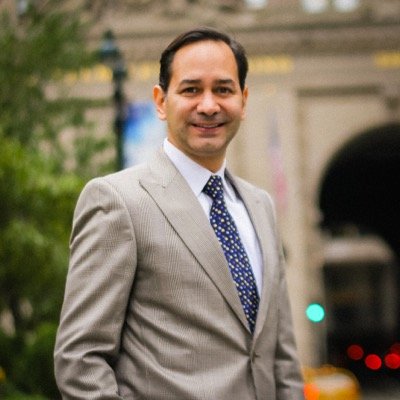 Abogado Venezolano y Americano admitido en los Estados de New York, de Washington y en el Distrito de Columbia. Mi práctica en FL esta limitada a Inmigración.