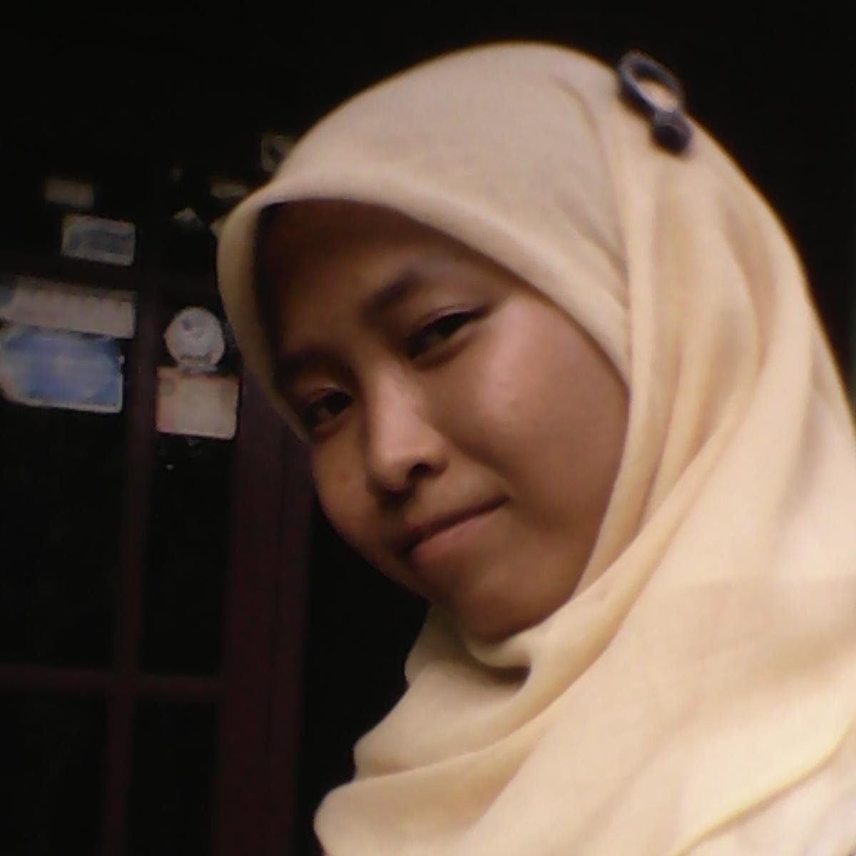 Anggraini23Dwi's profile picture. 