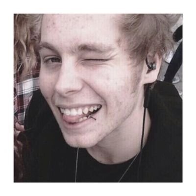 hi dont follow this acc. follow @lukeisdaddyaff