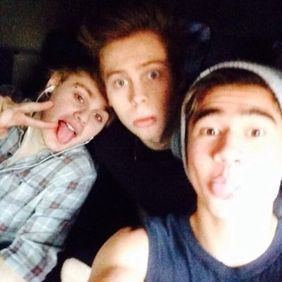 5SOS fam account ran by @hemmingsgirlx7 @IrwinsRHCP & @5SOS_LILLY_1D  :)5SOS Updates and 3/4+band follow help