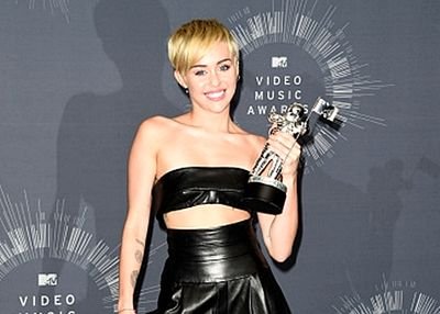 #BANGERZ. Instagram: veronicamorafaddoul  follow me