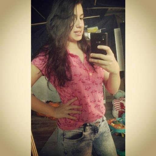 Gaúcha, Colorada, 16 anos, Ciumenta, Casada, Mãe da Rafaelly, Chata, Mimada pelo marido, Gulosa, Irritante etc.