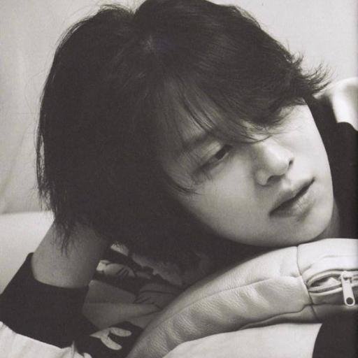 Hi, I'm ELF from Peru. I love Kim Heechul, petal heart ... If you follow me I follow you and I hope to share this great love for Super Junior 
 ♥