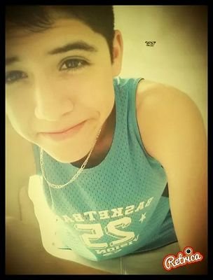 Eres mi persona favorita cada min. a tu lado es genial, y no hay nd en en el mundo mundial que ame mas que estar con tigo cd momento lo haces especial Eres mi p