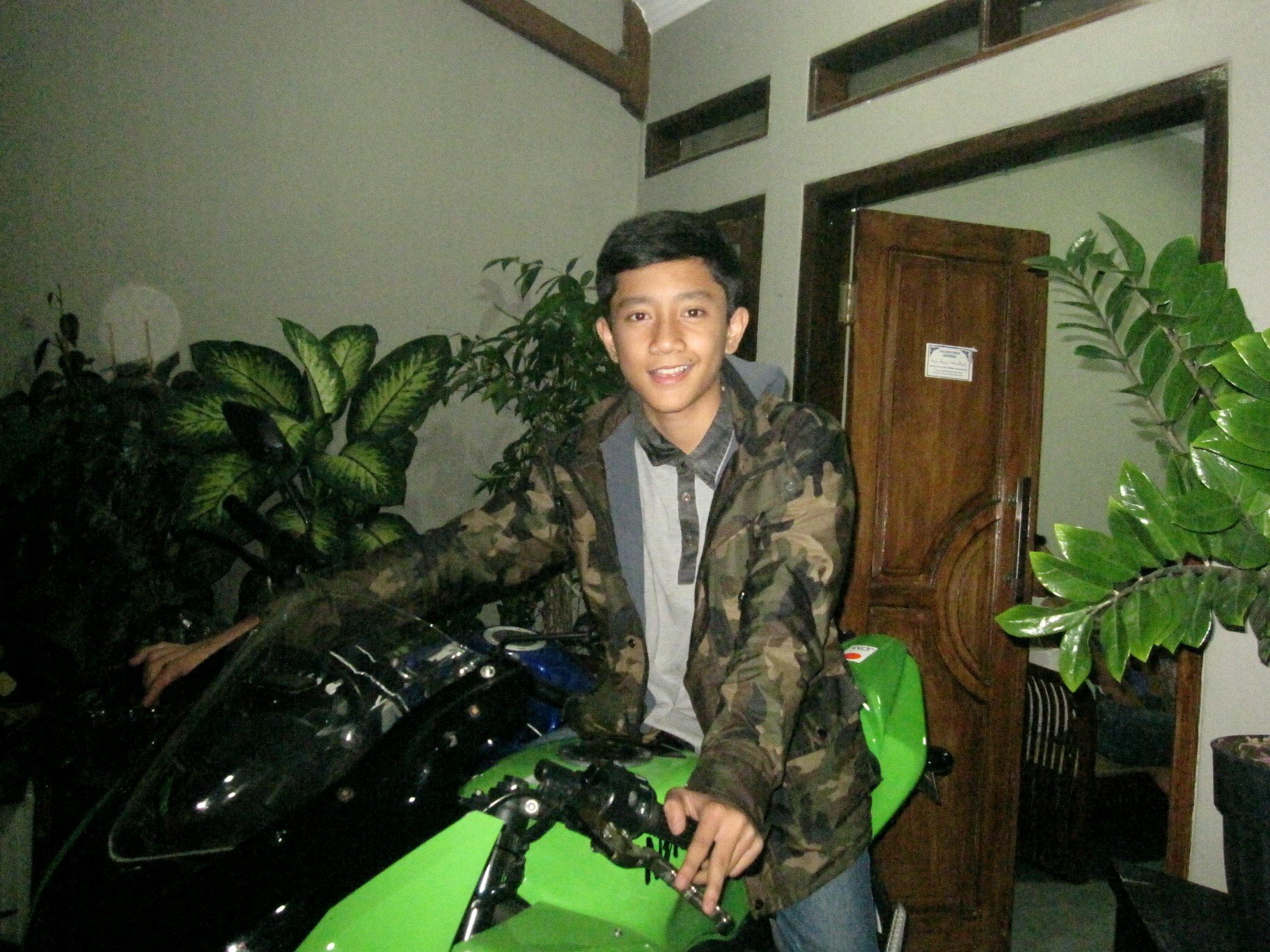 I'm Alone,  but I'm Happy! | ig:firzajayaar | Follback? Just Mention!