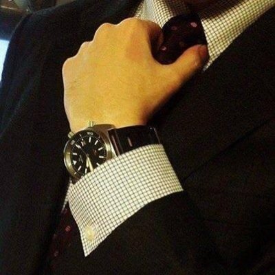 ياللي تبون الشعر وعذبات الإبيات
تفضلو ثم أرحبوا في حسابي
بكتب لكم جملة قصايد جزيلات
وأن طاب شعري ياهواي وعذابي