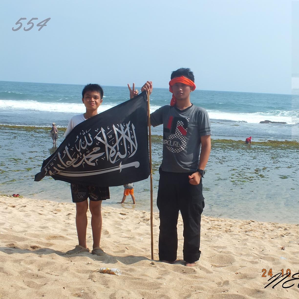 gw adlh loe,bg gw loe adlh bbm bagi gw tuk menumpahkan ispirasi otak gw