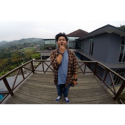 suryarmdhan's profile picture. perjalanan itu bisa digambarkan dengan foto tulisan atau apapun itu sehingga bisa dijadikan kenangan kelak | tukang ngacauin lagu | instagram : suryarmdhan