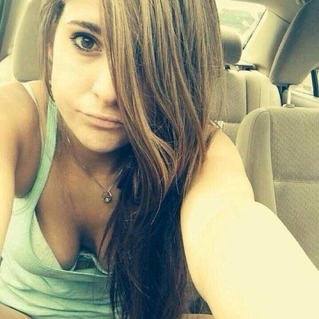 Hey there i'm a 21 yo girl living in UK !