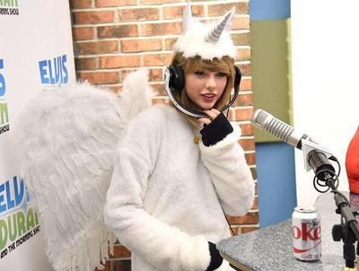 I love my sister @taylorswift13, but yet to know my existence :P