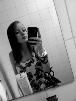 15 Years | VMBO 4 | longboarding | singing | 3
