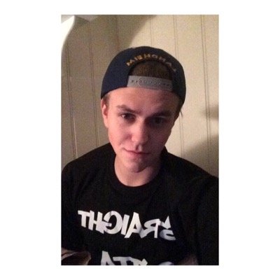 magnuslandheim's profile picture. Jeg snurrer posen! 
                                                                         -It's hugging good