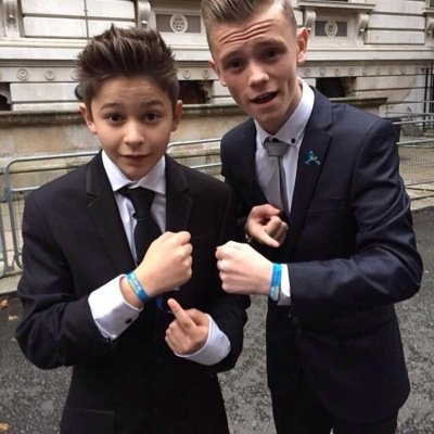 CharlieFtLeo's profile picture. Bars and Melody basically. Seen them live aND THEY READ OUR POSTER 1/11/14, MET CHARLIE 1/11/14.CHARLIE READ MY TWEET ON TWITCAM. @adoringgraham