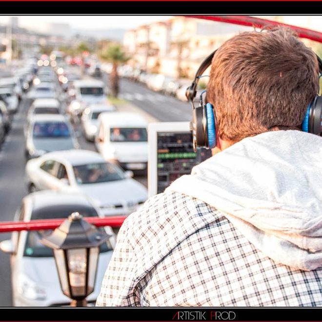 DJ / Fait ses débuts dans la production.
http://t.co/jXbOs0vDmQ